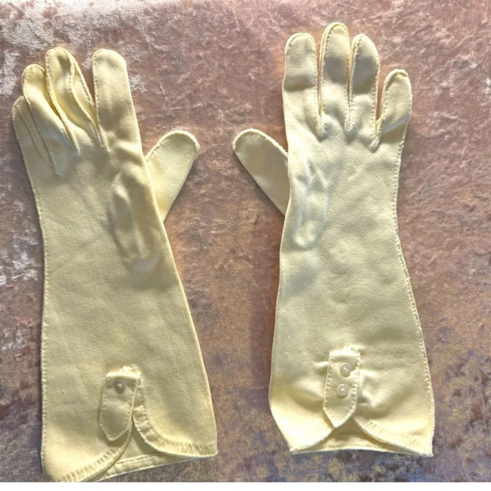 Vintage cream colored gloves.